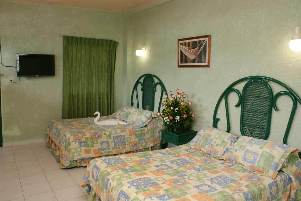 Best Hotels In Cancun / Hotel Maria De Lourdes