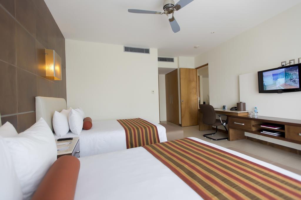 Best Hotels In Cancun / Krystal Urban Cancun Centro
