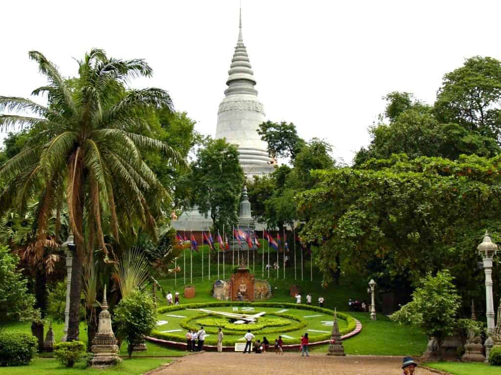 Wat Phnom / Best Things To Do In Phnom Penh